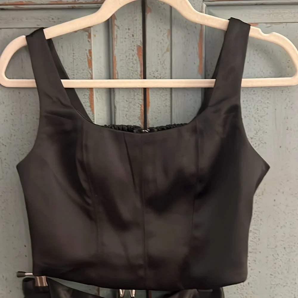 House of Harlow stretch satin crop top & cargo set. Size S. Perfect condition - Picture 2 of 8